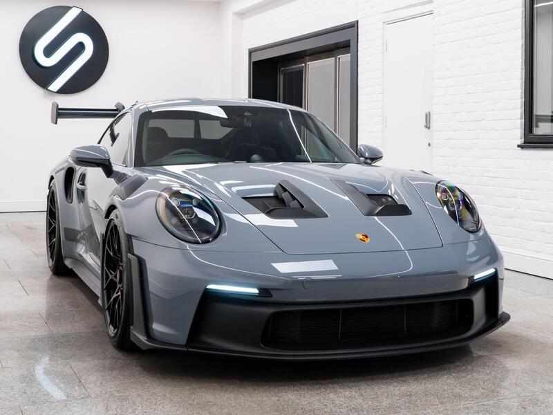 Porsche 911 view 5