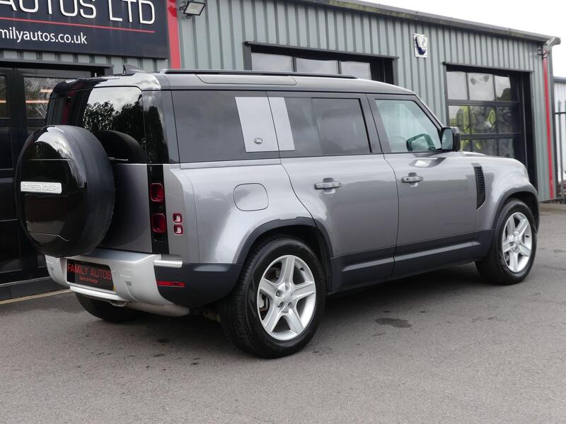 Land Rover Defender 110 view 7