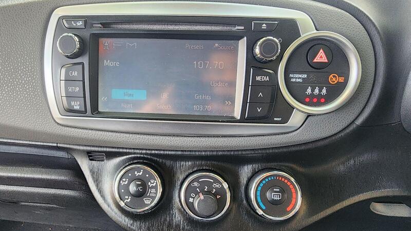 2012 Toyota Yaris — photo 32