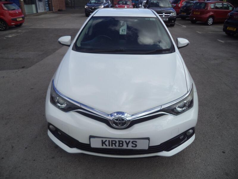 Toyota Auris view 2