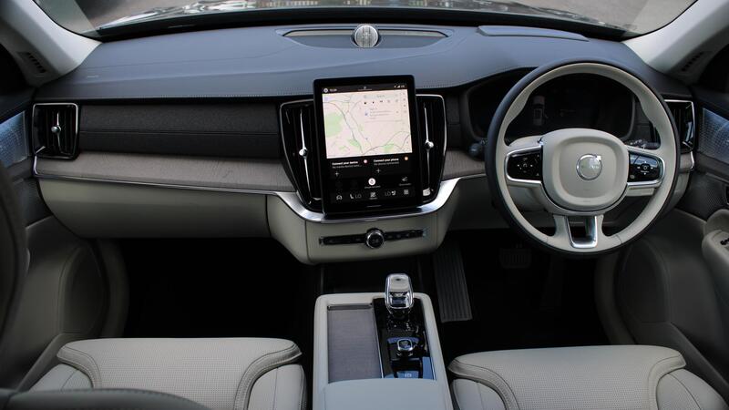Volvo XC90 view 5