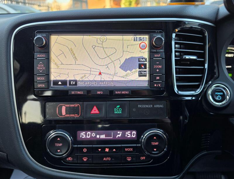 Mitsubishi Outlander 2.0h 12kWh GX4h CVT 4WD Euro 5 (s/s) 5dr thumbnail 43
