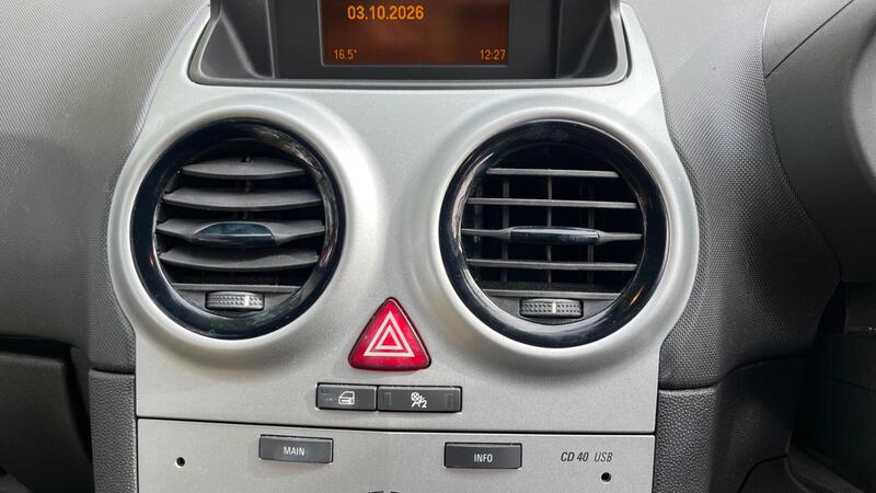 2013 Vauxhall Corsa — photo 35