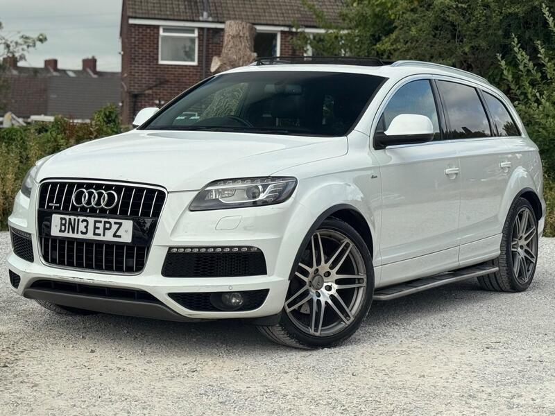 Audi Audi Q7 view 2