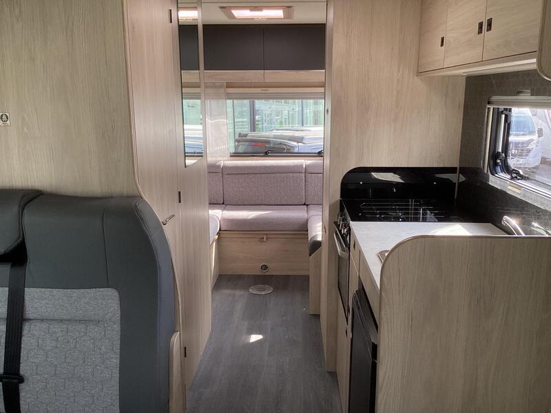 Auto-Trail Expedition C72 — image 10