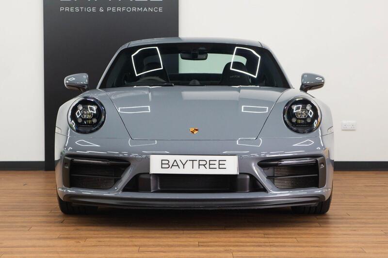 Porsche 911 view 7