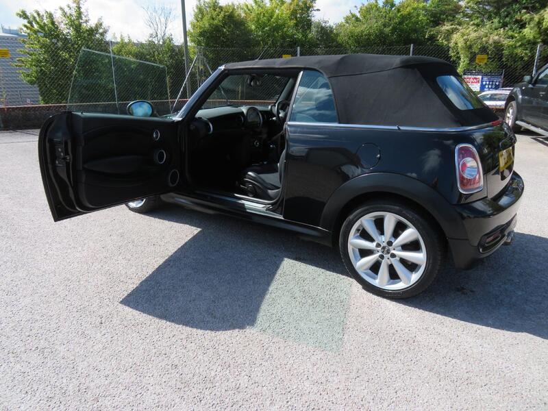 Mini Convertible view 13