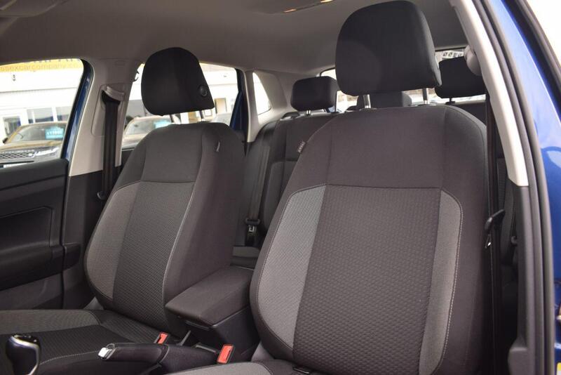 Volkswagen Polo view 4