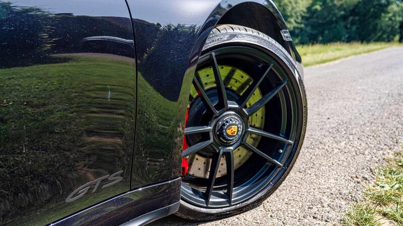 Porsche 911 view 7