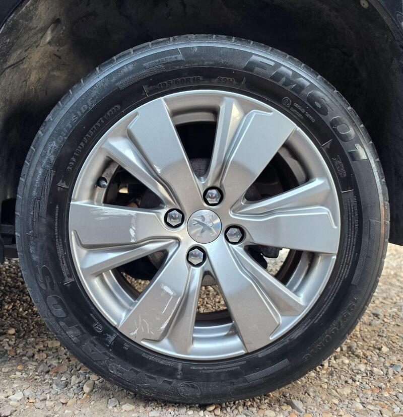 Peugeot 2008 1.2 PureTech Active Euro 6 (s/s) 5dr thumbnail 18