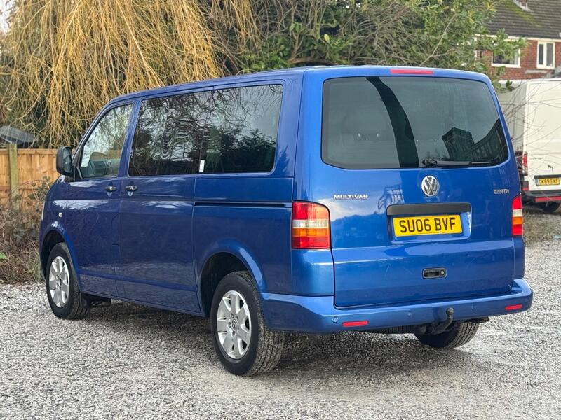 Volkswagen Transporter view 6