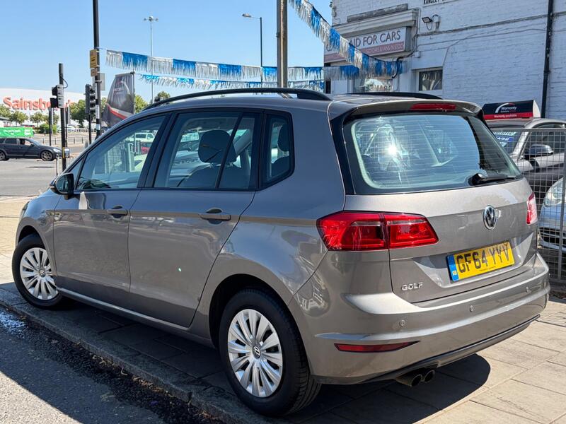 Volkswagen Golf SV view 4
