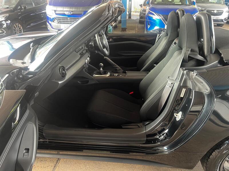 Mazda MX 5 view 5