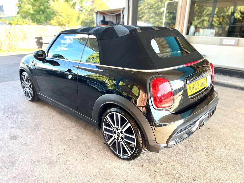 Mini Convertible view 4
