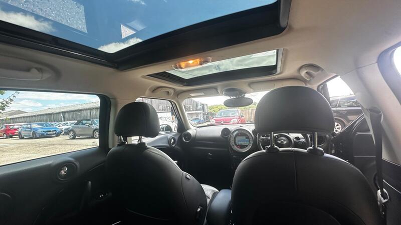 2013 MINI Countryman — photo 16