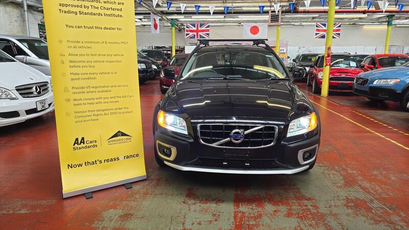 Volvo XC70 view 2