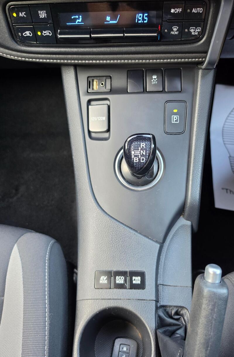 Toyota Auris 1.8 VVT-h Icon Tech CVT Euro 6 (s/s) 5dr thumbnail 35