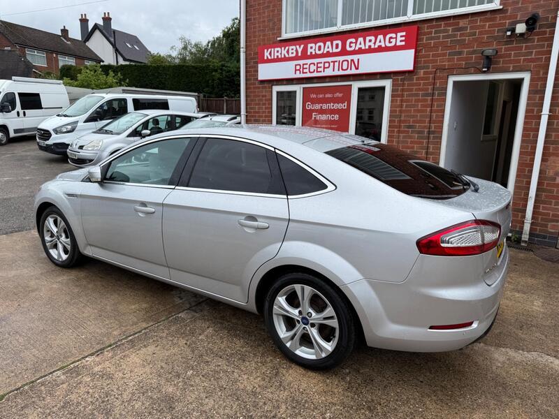 Ford Mondeo view 3