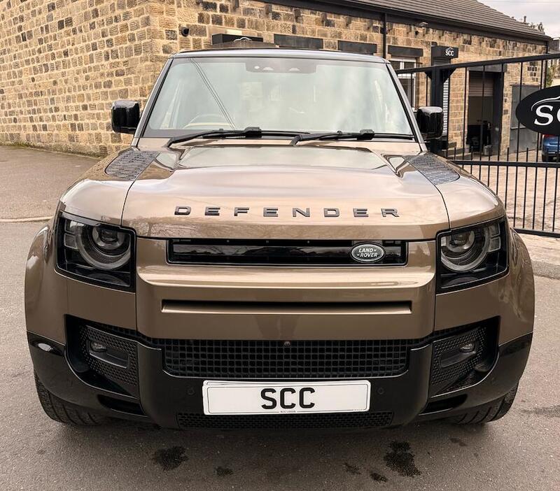 Land Rover Defender 90 view 2