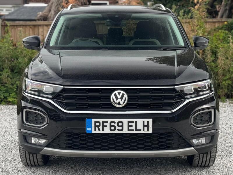 Volkswagen T-Roc view 4