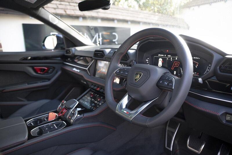 Lamborghini Urus view 7