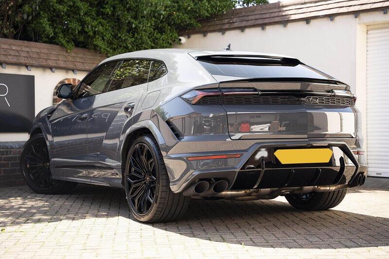 Lamborghini Urus view 5