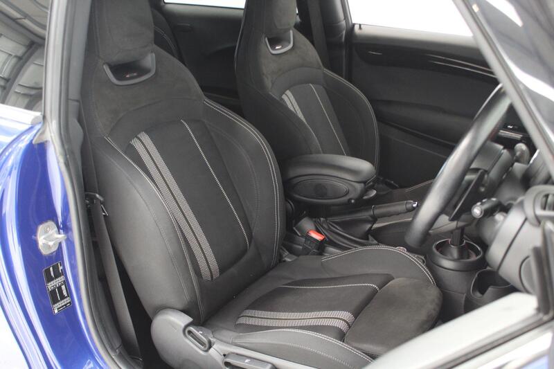 2019 MINI Hatch in Blue — image 15 of 71