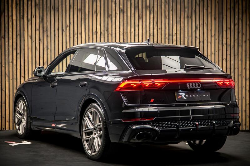 Audi RS Q8 view 3