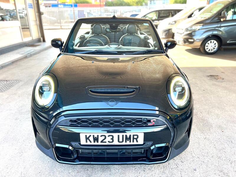 Mini Convertible view 6
