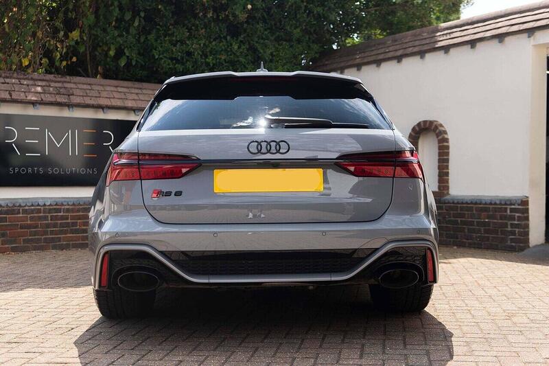 Audi RS6 Avant view 5