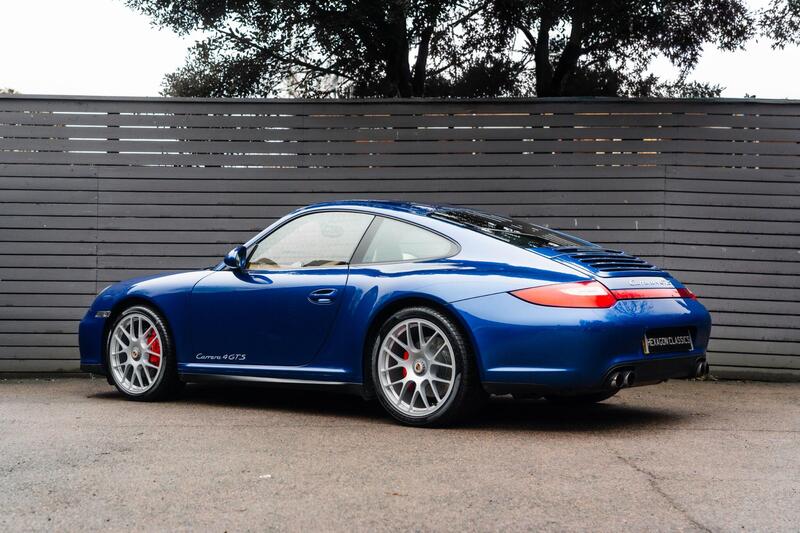 Porsche 911 view 2