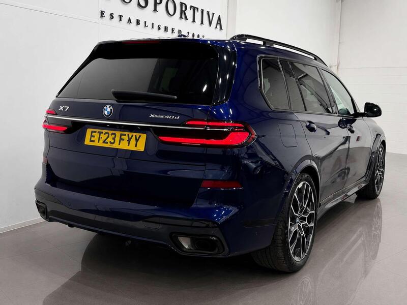 BMW X7 view 4