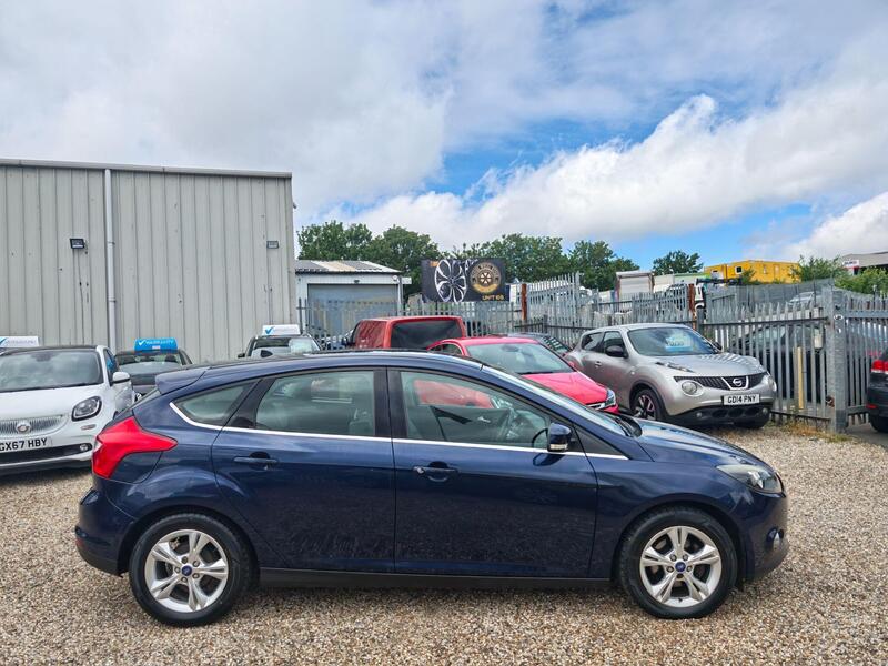 Ford Focus view 6
