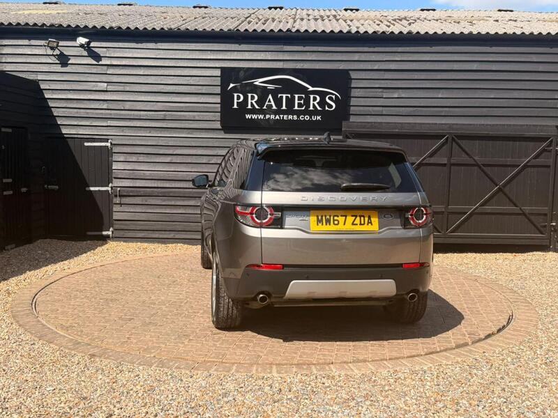 Land Rover Discovery Sport view 3