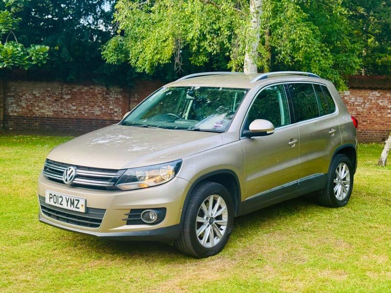 Volkswagen Tiguan view 4