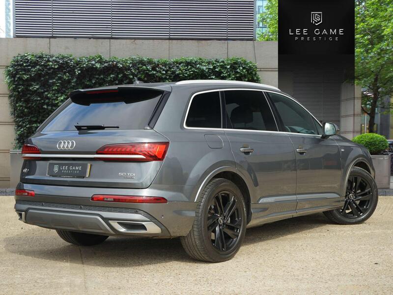 Audi Q7 view 7