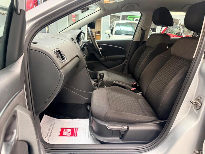 Volkswagen Polo view 4