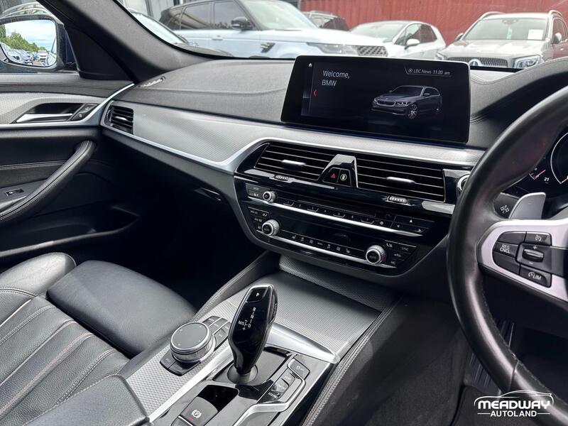 BMW 5 Series view 4