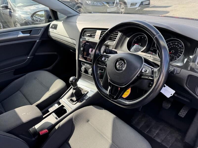 Volkswagen Golf view 2
