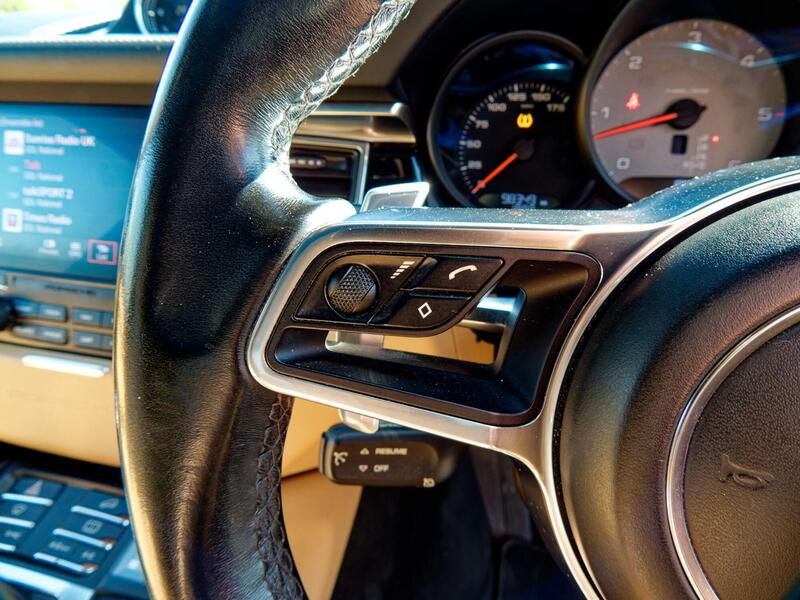 Porsche Macan view 37