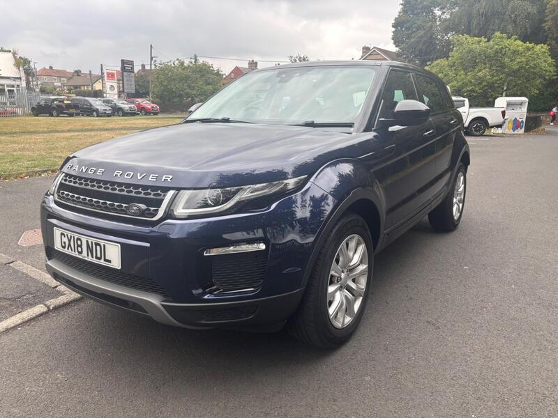 Land Rover Range Rover Evoque view 3