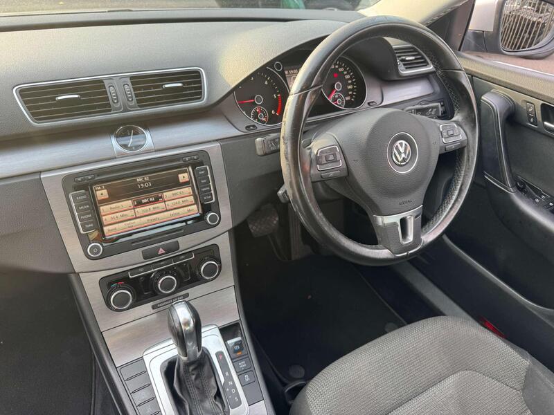 Volkswagen Passat view 2