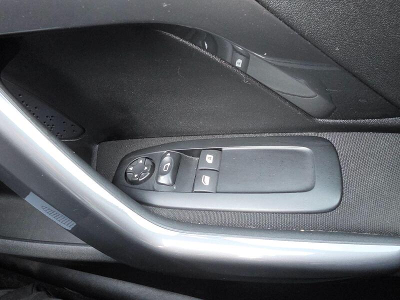 Peugeot 2008 1.2 PureTech Active Euro 6 (s/s) 5dr thumbnail 36