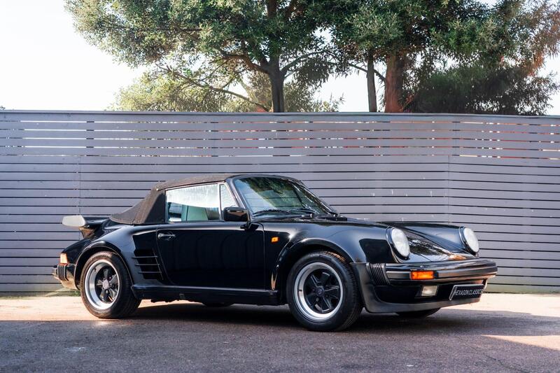 Porsche 911 view 5