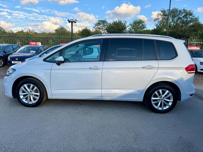 Volkswagen Touran view 5