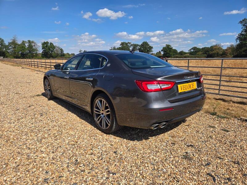 Maserati Quattroporte view 3