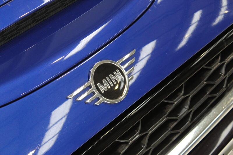 2019 MINI Hatch in Blue — image 44 of 71