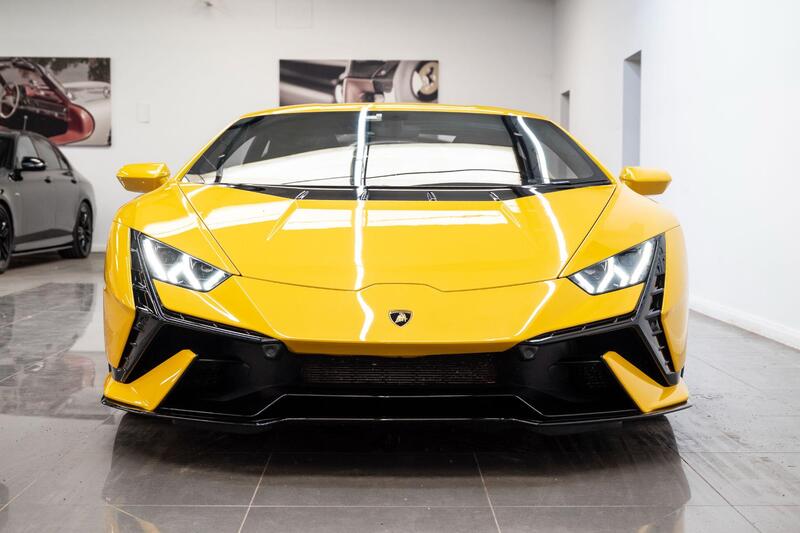 Lamborghini Huracan view 2