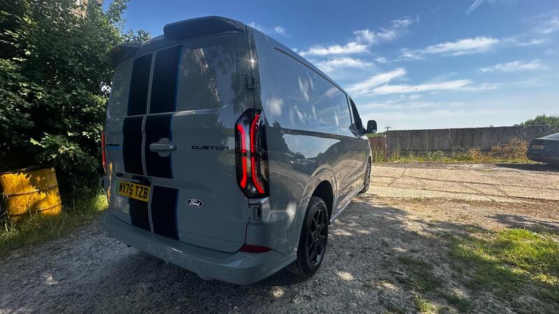 2025 Ford E-Transit Custom — photo 9