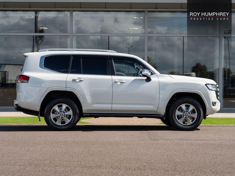 Toyota Land Cruiser view 3